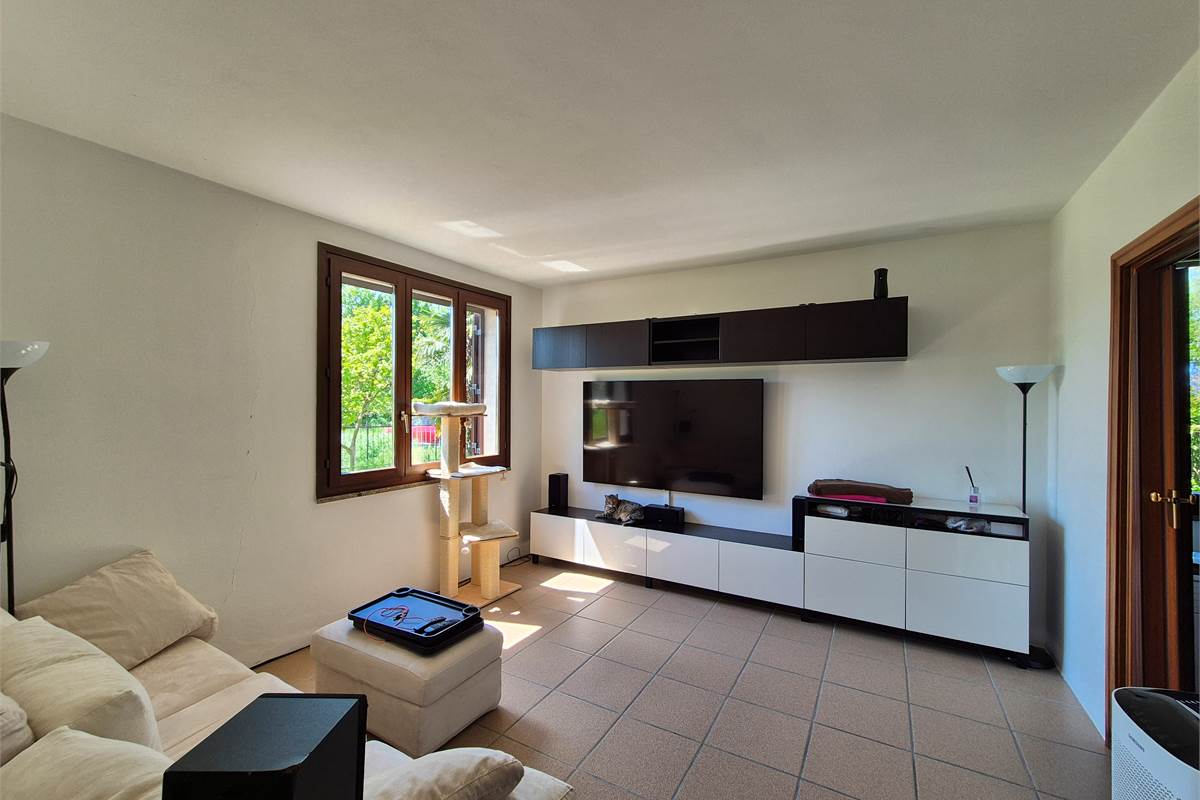 Villa indipendente con ampio giardino 