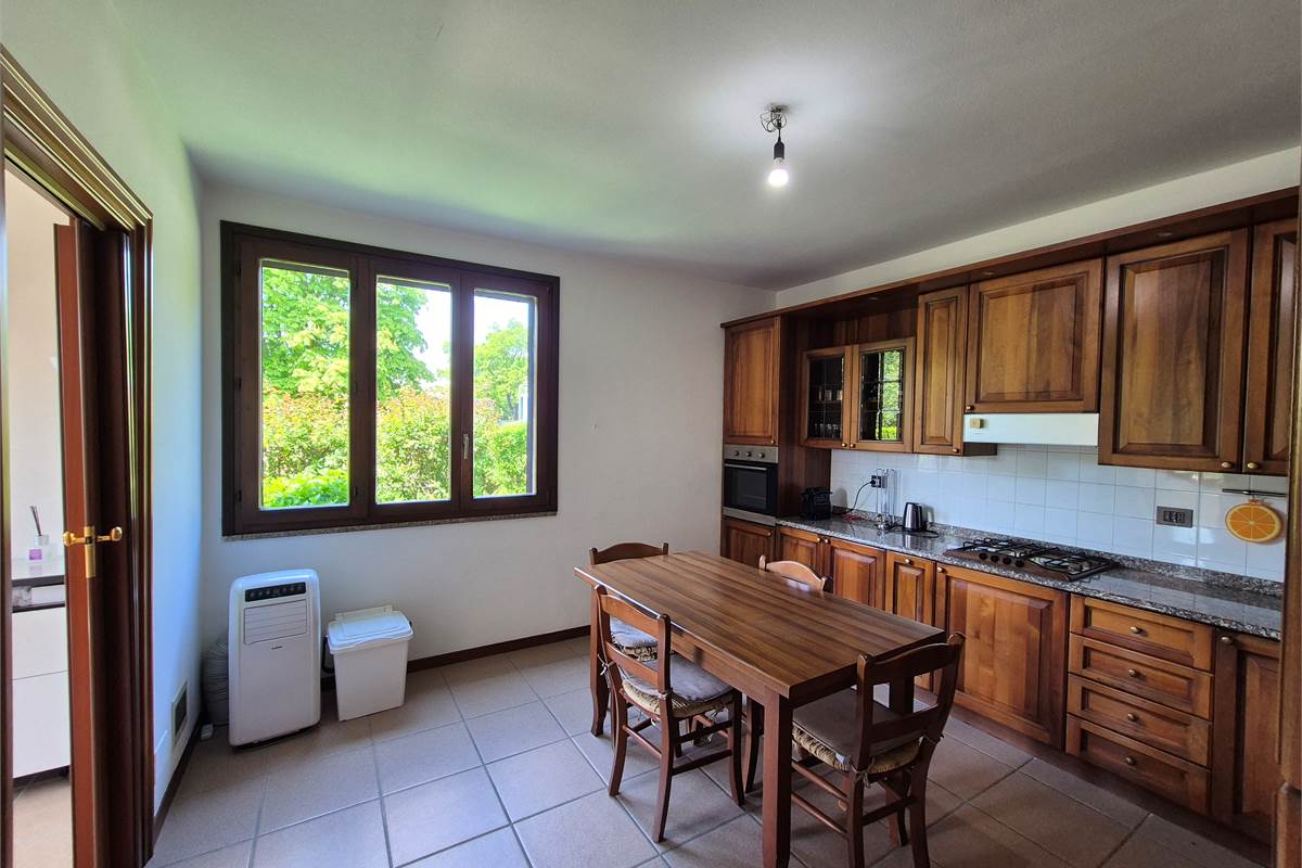 Villa indipendente con ampio giardino 