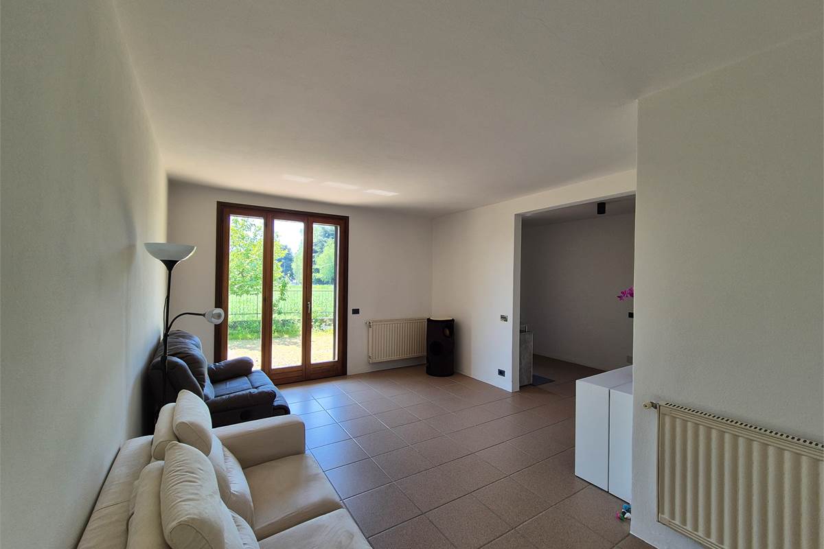 Villa indipendente con ampio giardino 