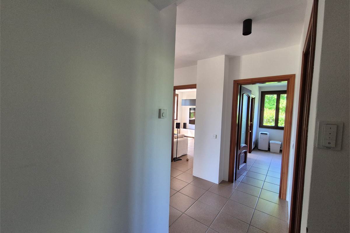 Villa indipendente con ampio giardino 