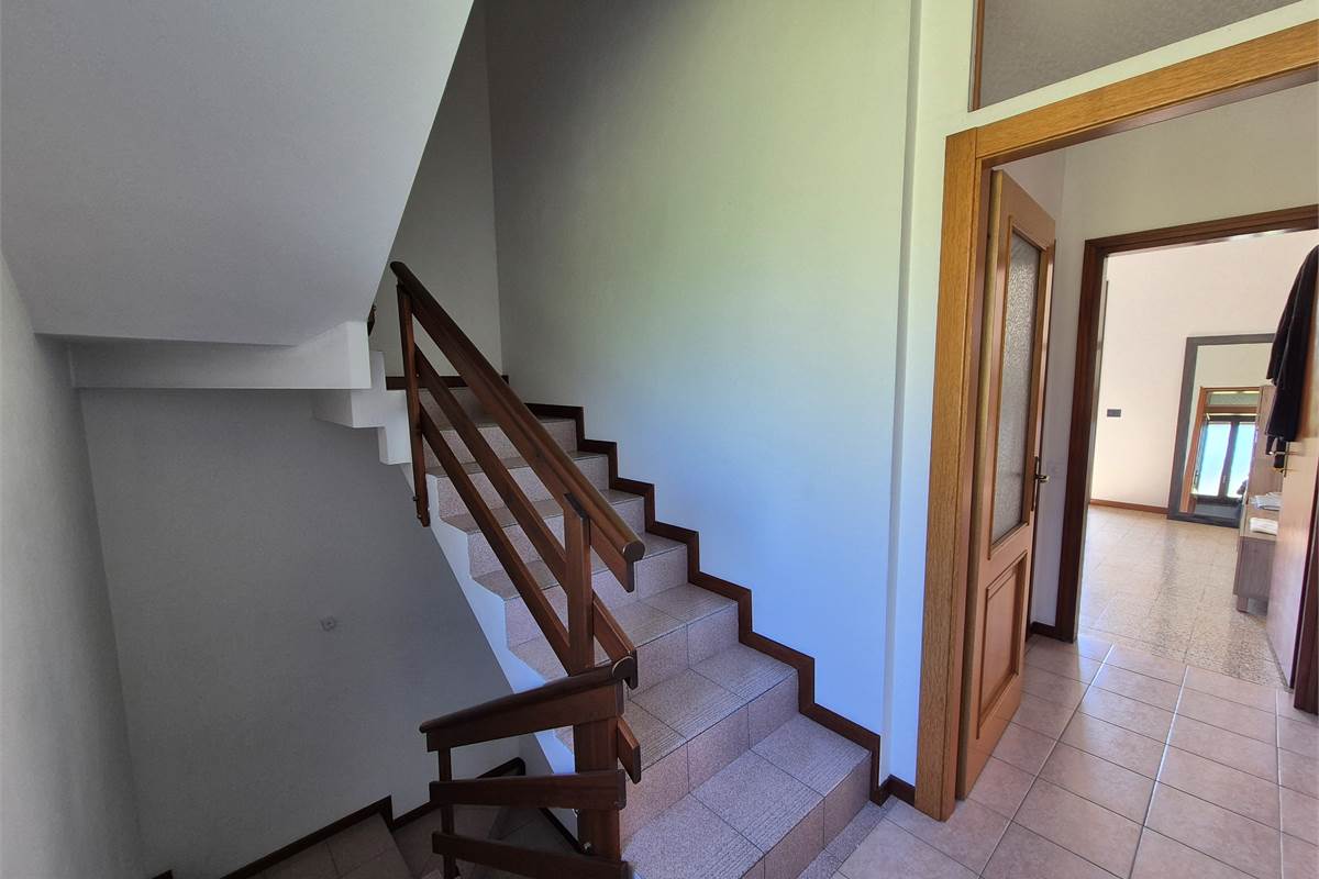 Villa indipendente con ampio giardino 