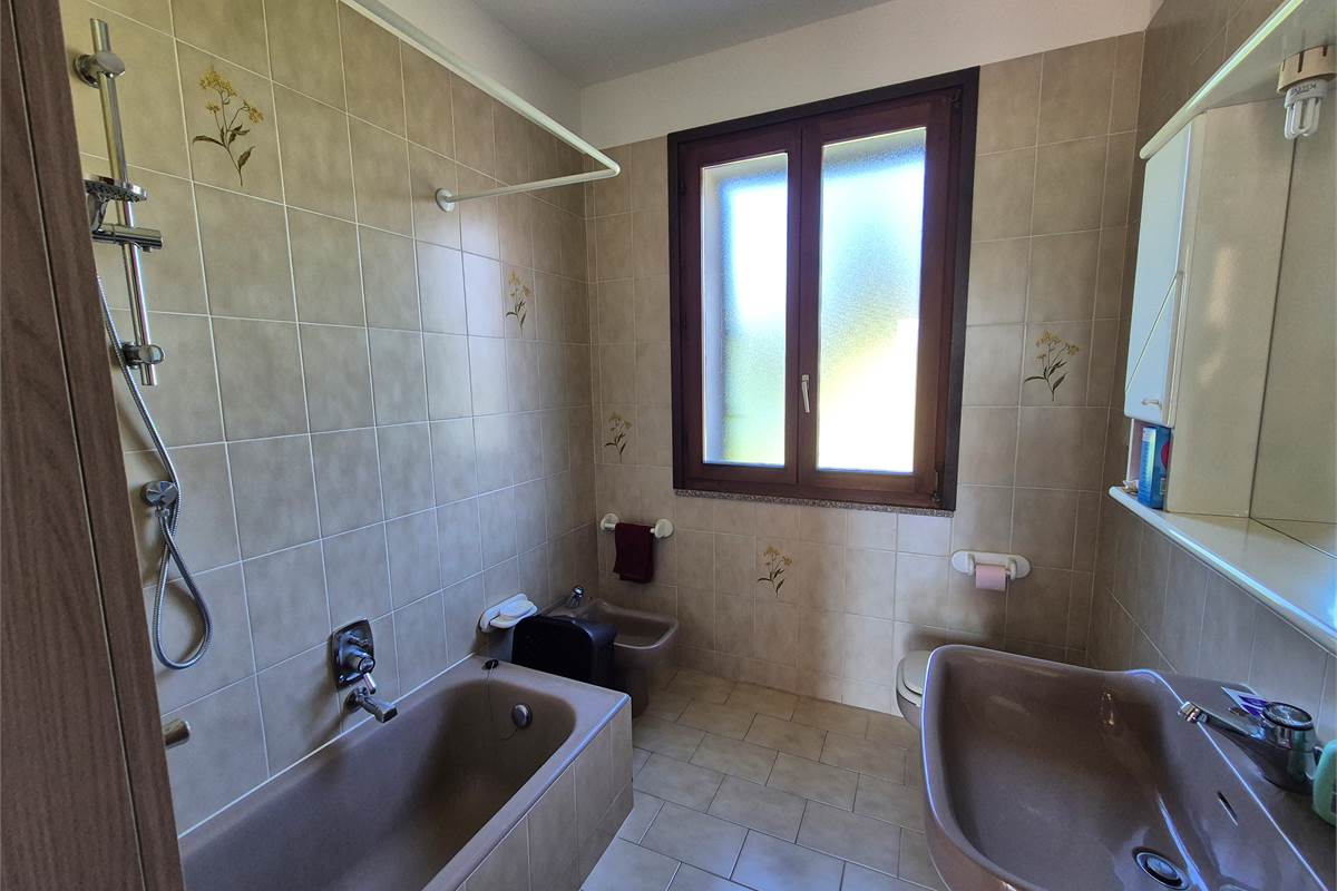 Villa indipendente con ampio giardino 