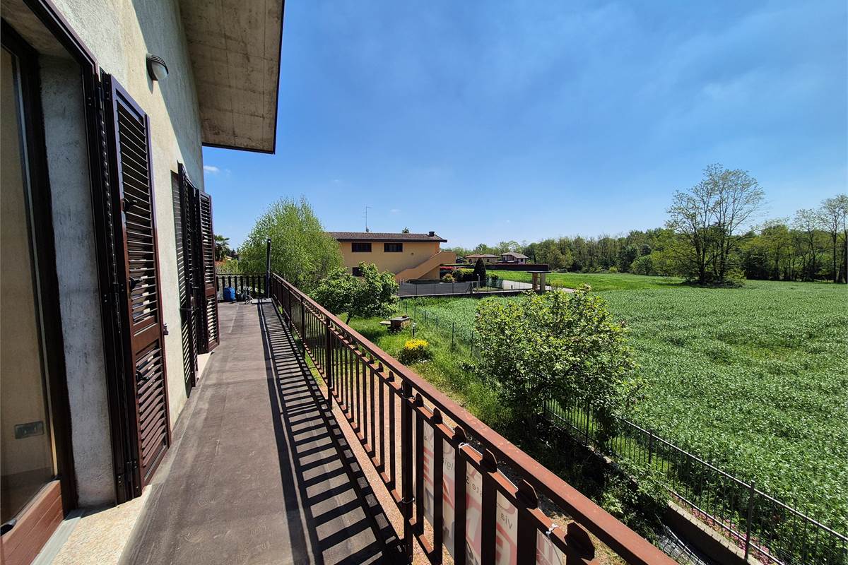 Villa indipendente con ampio giardino 