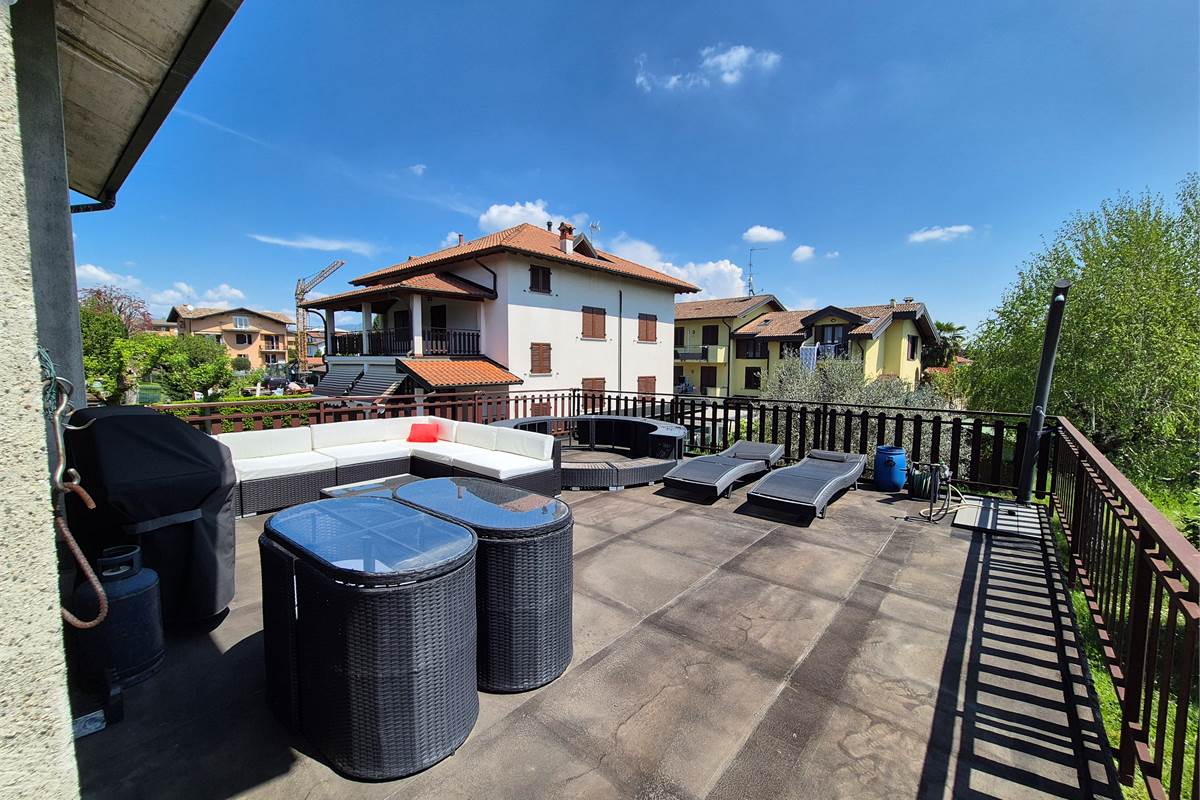 Villa indipendente con ampio giardino 