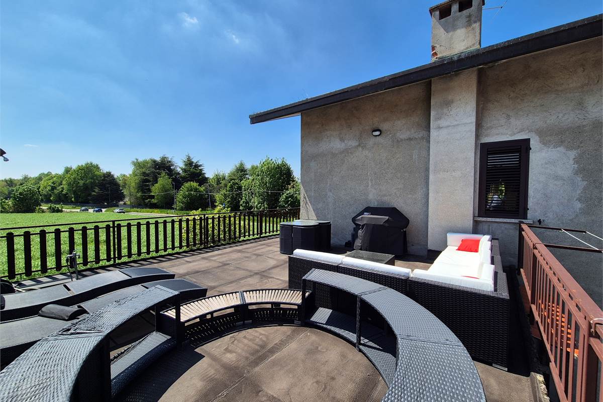 Villa indipendente con ampio giardino 