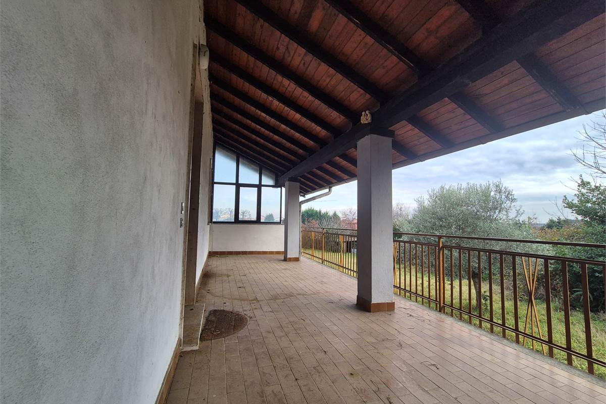 Casa indipendente con terreno a Fenegro