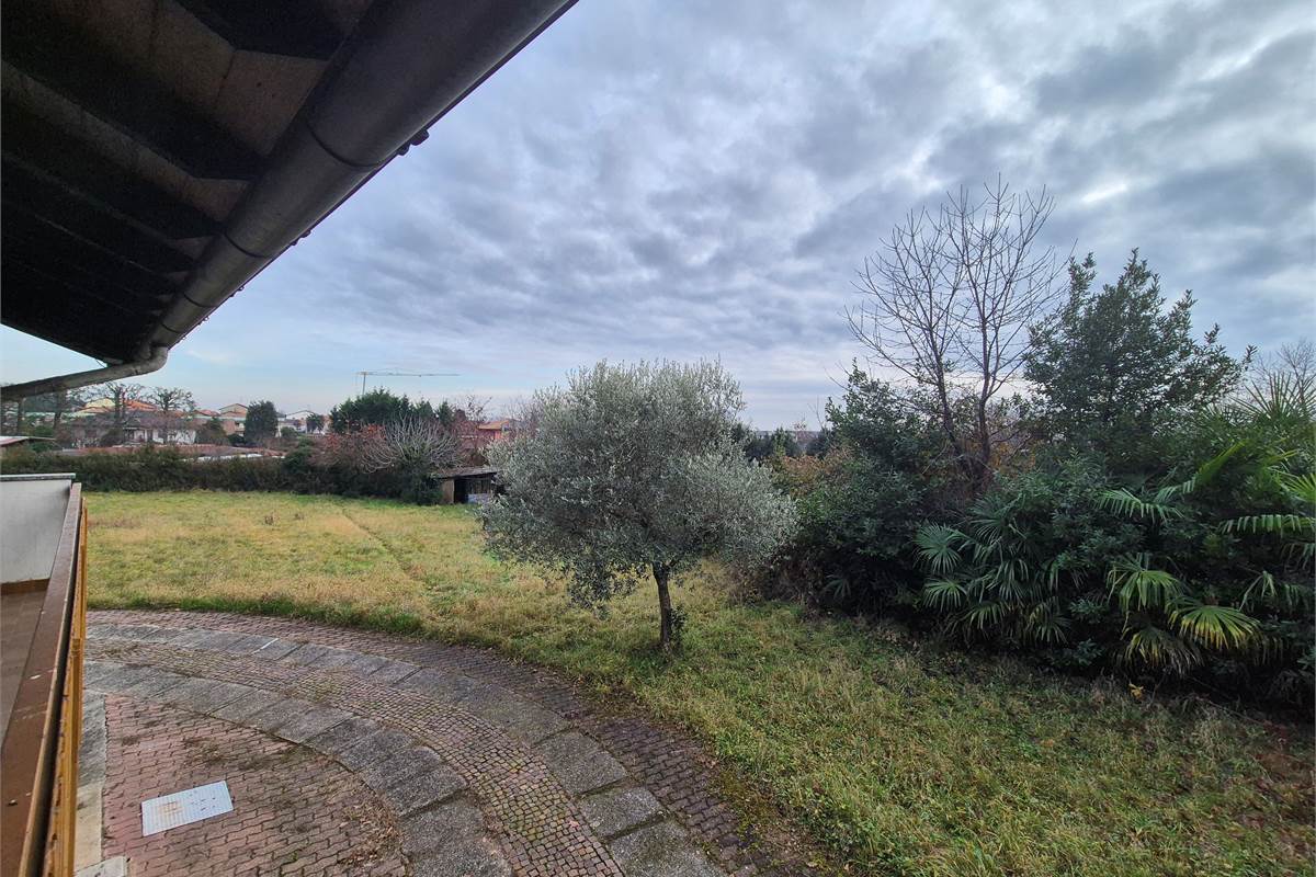 Casa indipendente con terreno a Fenegro