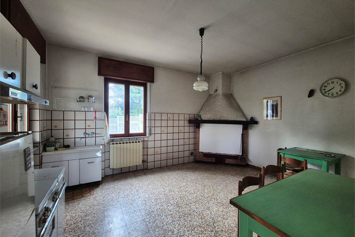 Casa indipendente con terreno a Fenegro