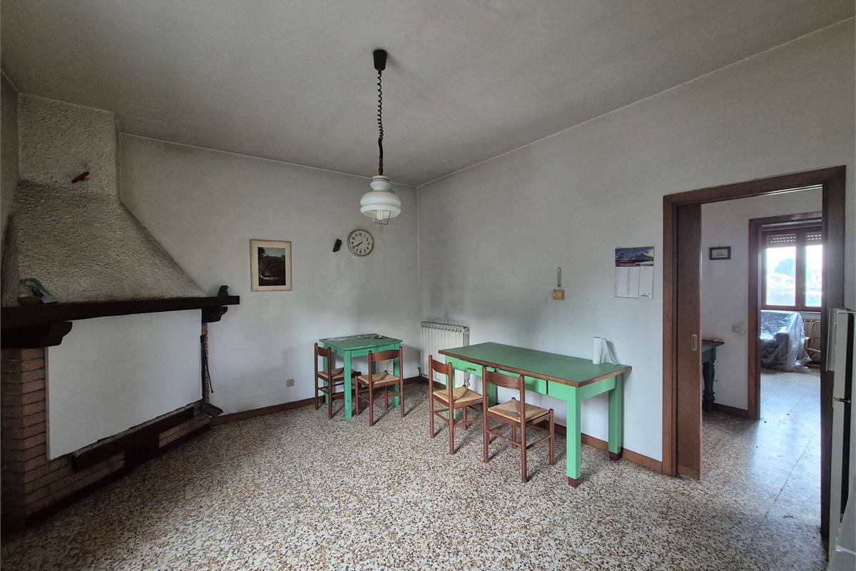 Casa indipendente con terreno a Fenegro