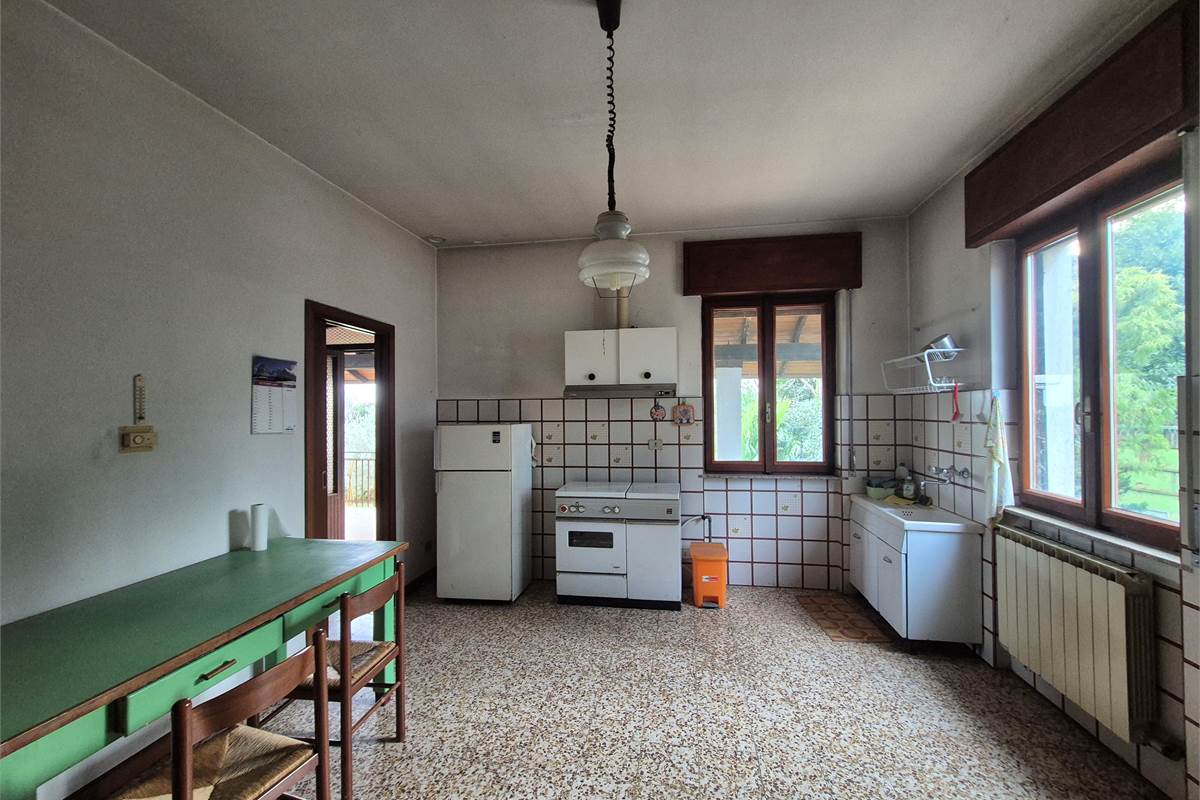 Casa indipendente con terreno a Fenegro