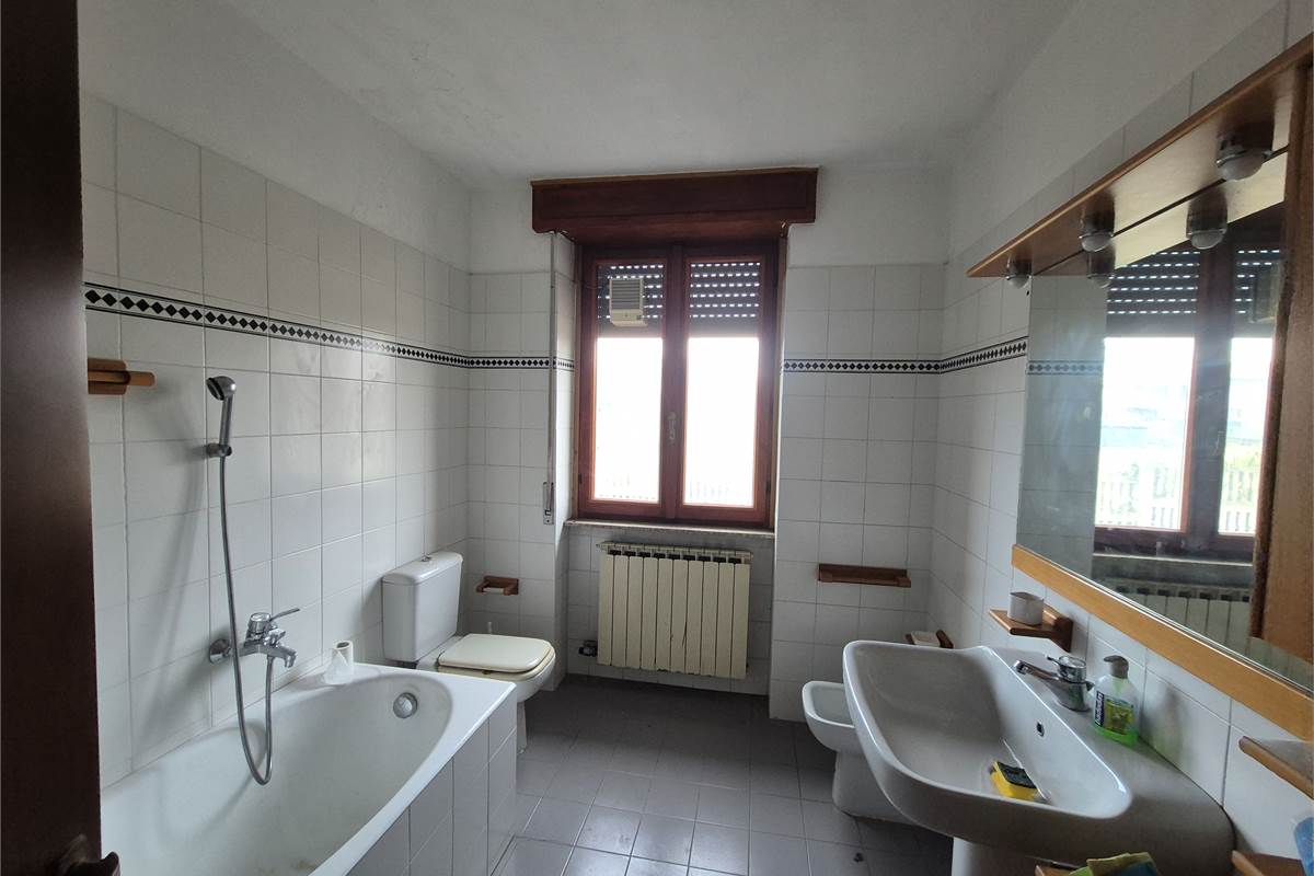 Casa indipendente con terreno a Fenegro