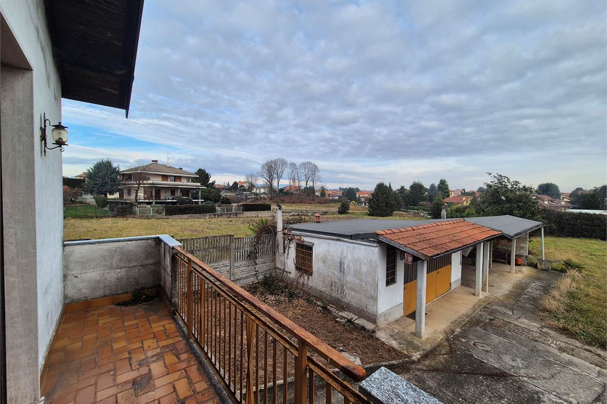 Casa indipendente con terreno a Fenegro