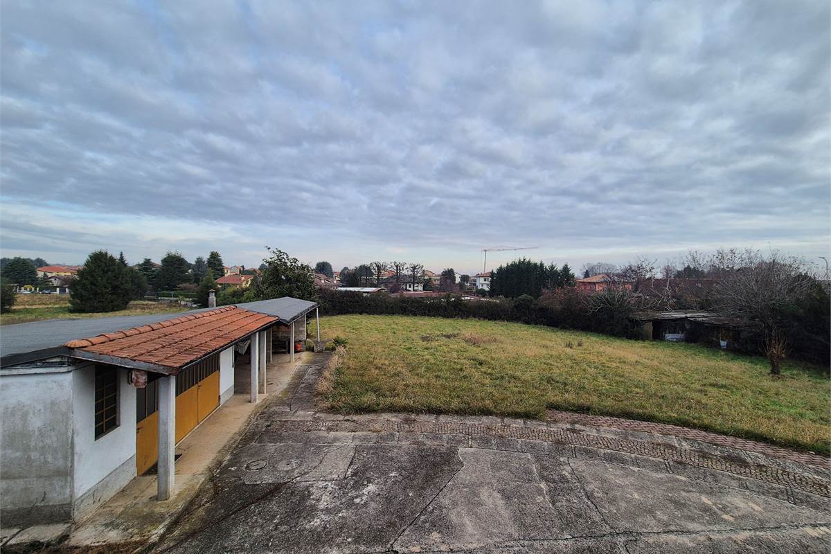 Casa indipendente con terreno a Fenegro