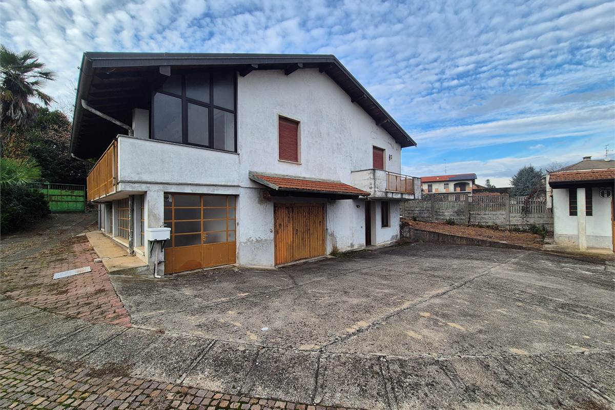 Casa indipendente con terreno a Fenegro