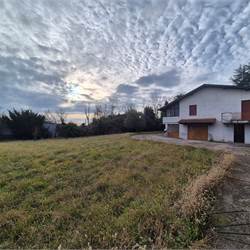 Casa indipendente con terreno a Fenegro
