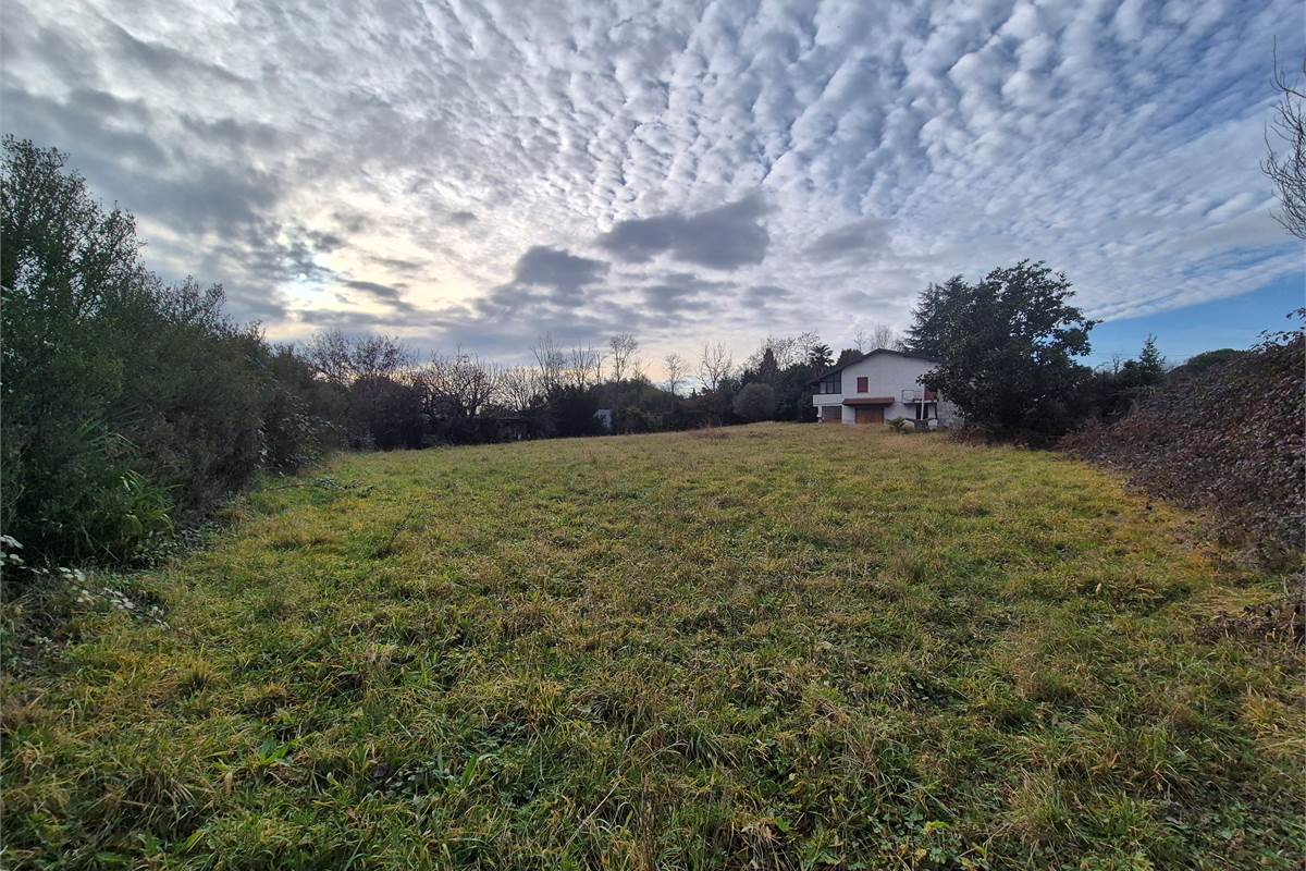 Casa indipendente con terreno a Fenegro