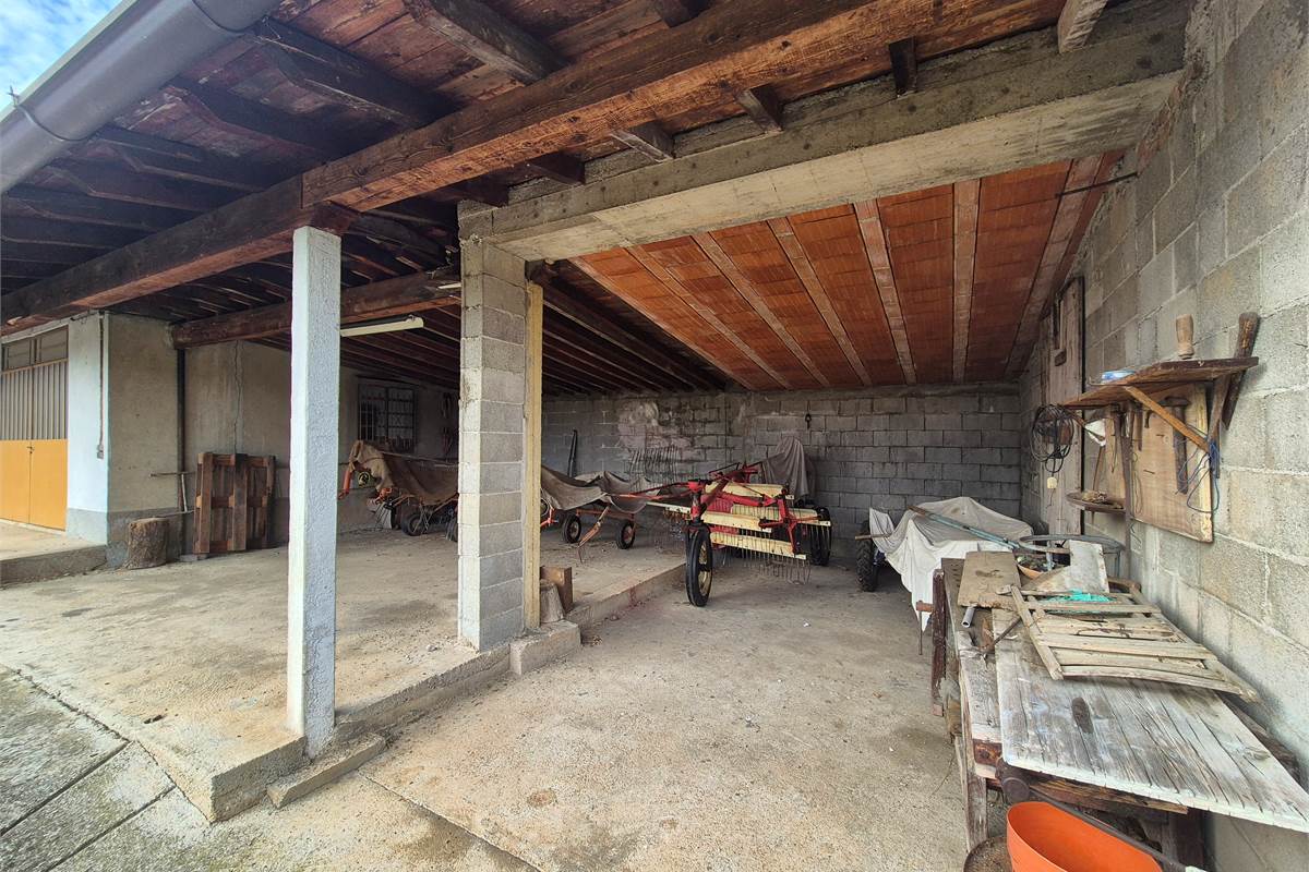 Casa indipendente con terreno a Fenegro