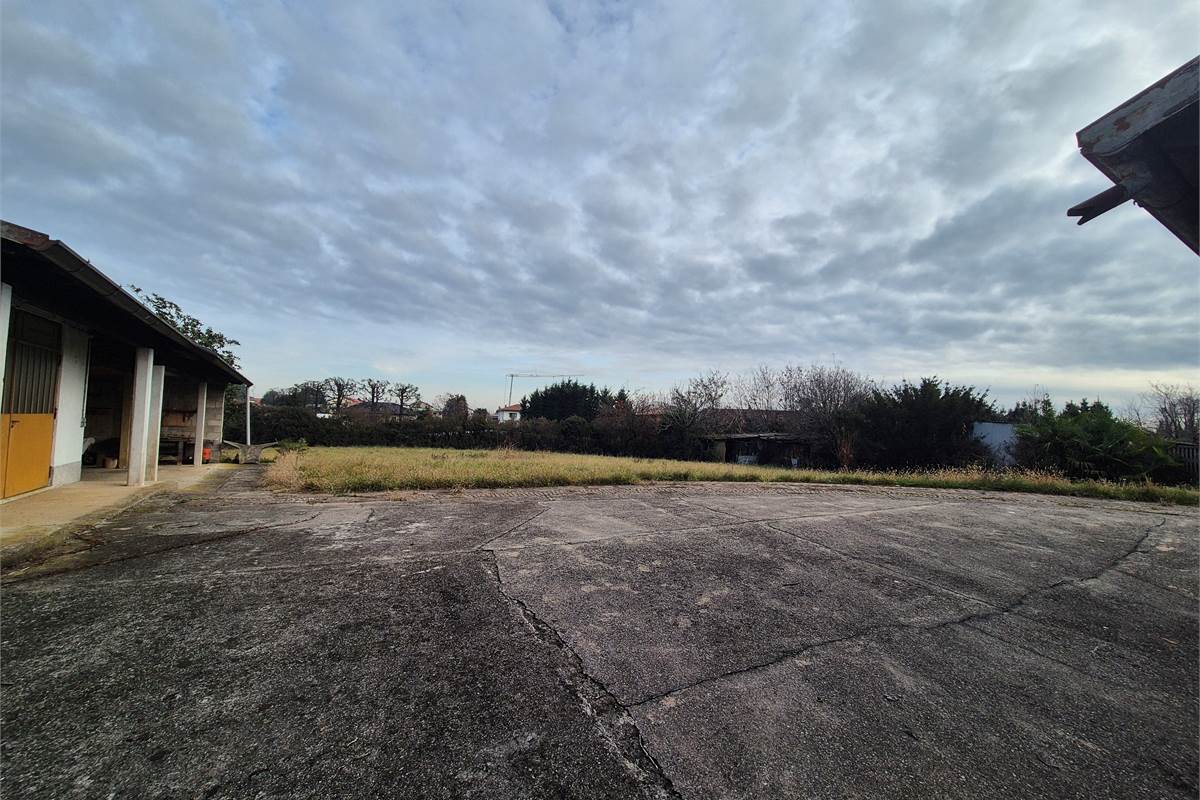 Casa indipendente con terreno a Fenegro