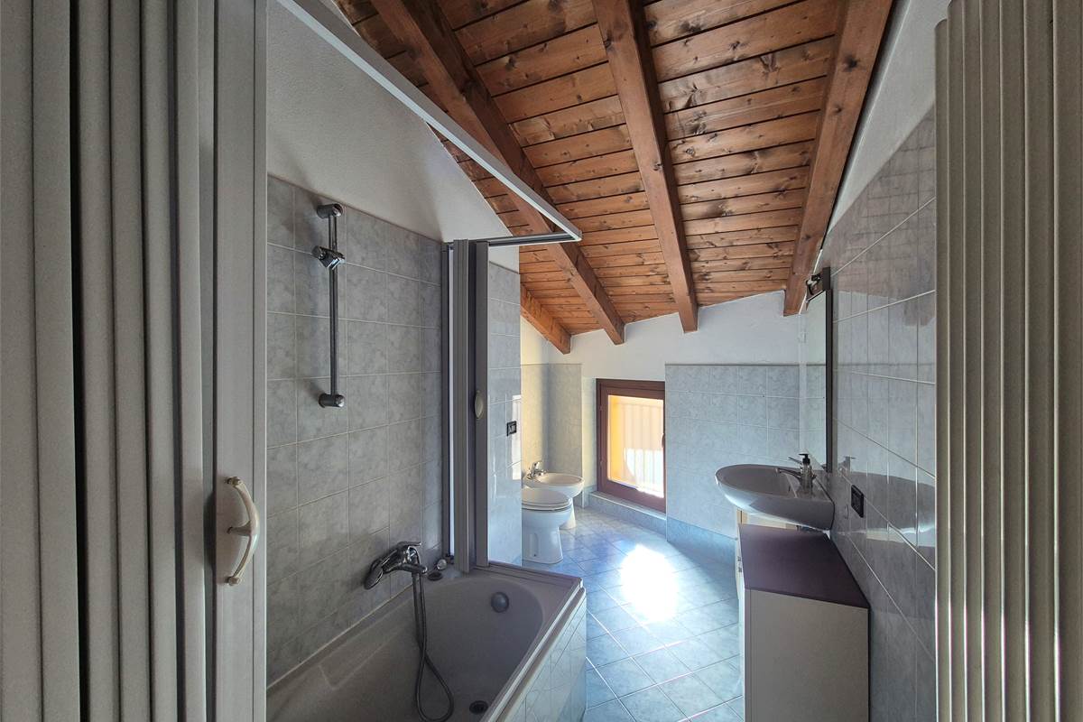 Trilocale mansardato a Cirimido