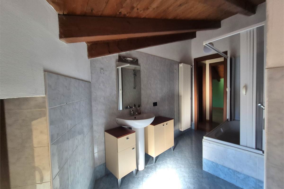 Trilocale mansardato a Cirimido