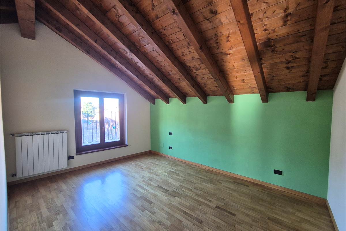 Trilocale mansardato a Cirimido