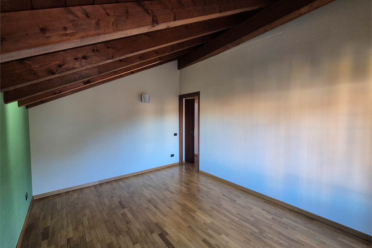 Trilocale mansardato a Cirimido