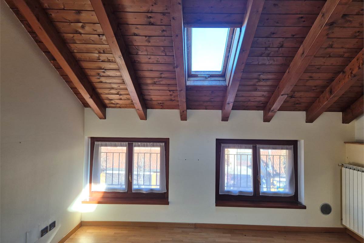 Trilocale mansardato a Cirimido