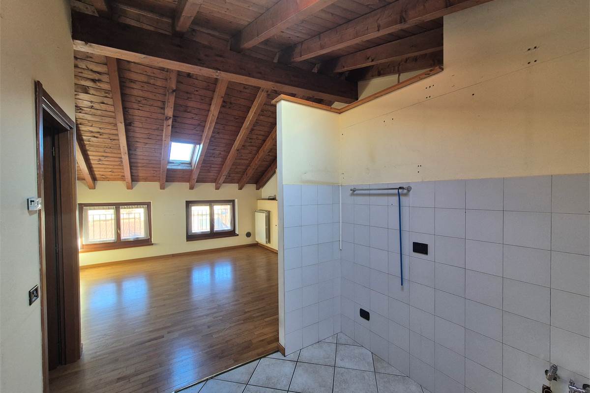 Trilocale mansardato a Cirimido