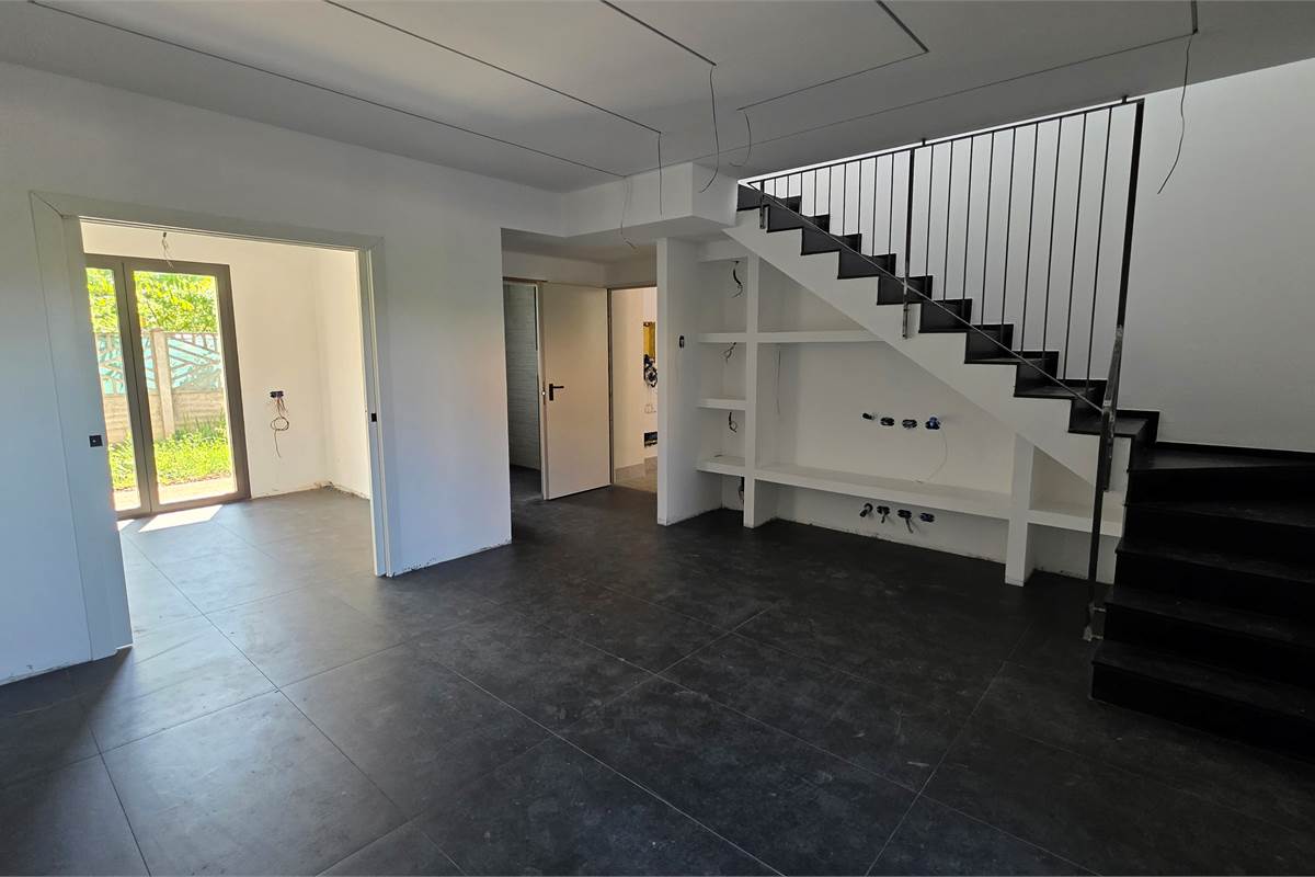 Ottima VILLA BIFAMIGLIARE a Lomazzo 