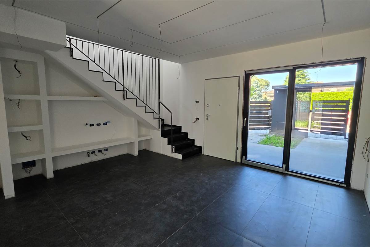 Ottima VILLA BIFAMIGLIARE a Lomazzo 