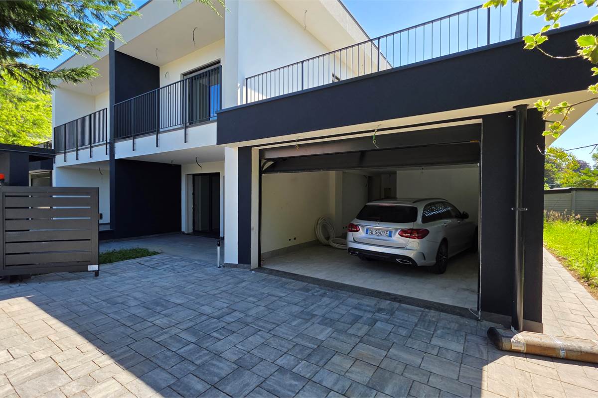 Ottima VILLA BIFAMIGLIARE a Lomazzo 