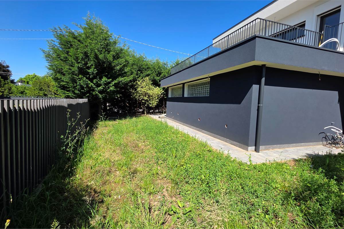 Ottima VILLA BIFAMIGLIARE a Lomazzo 