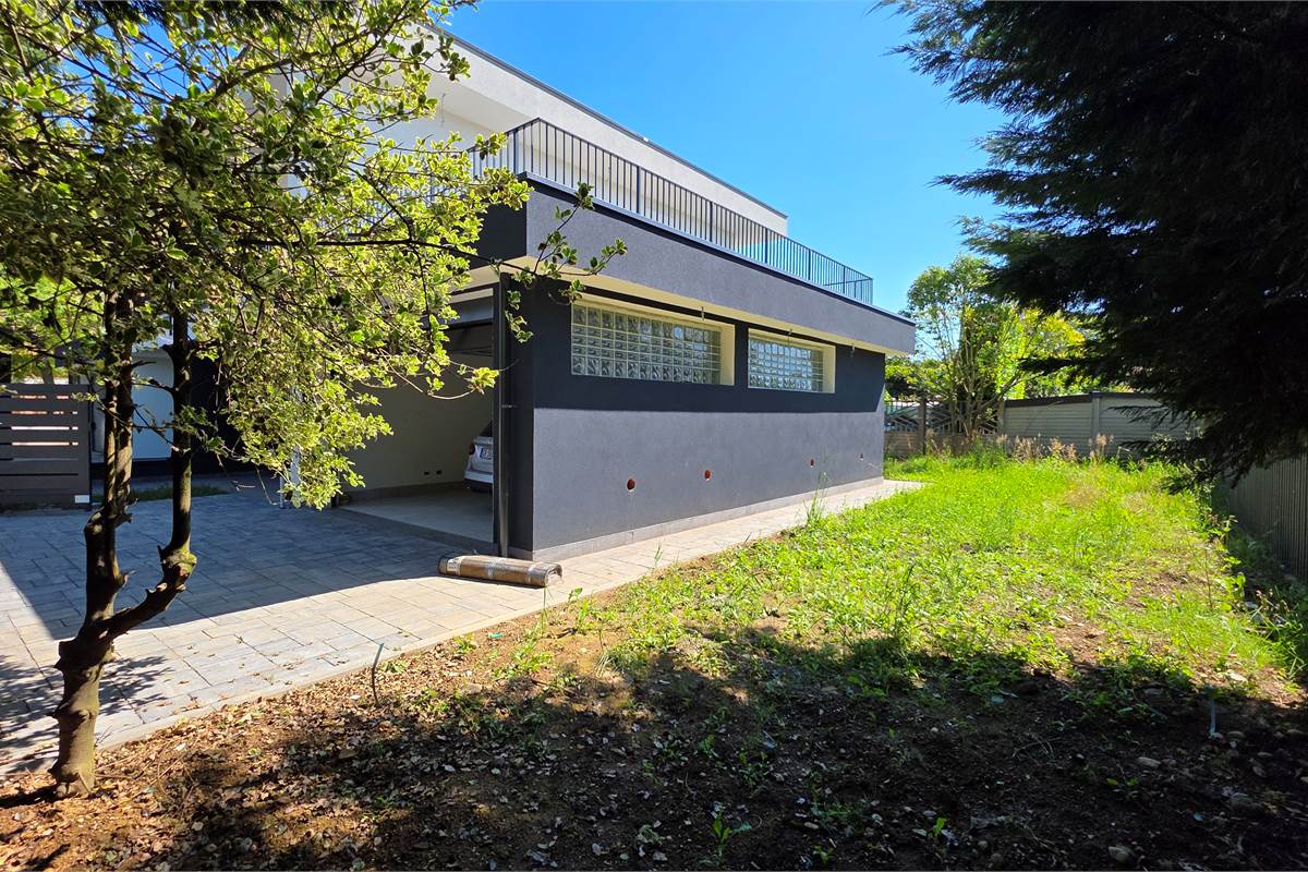 Ottima VILLA BIFAMIGLIARE a Lomazzo 