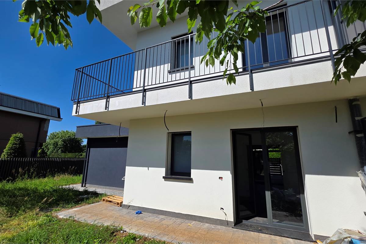 Ottima VILLA BIFAMIGLIARE a Lomazzo 