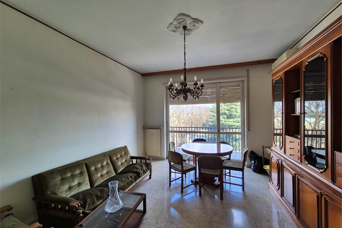 Appartamento Luminoso e Spazioso a Saronno