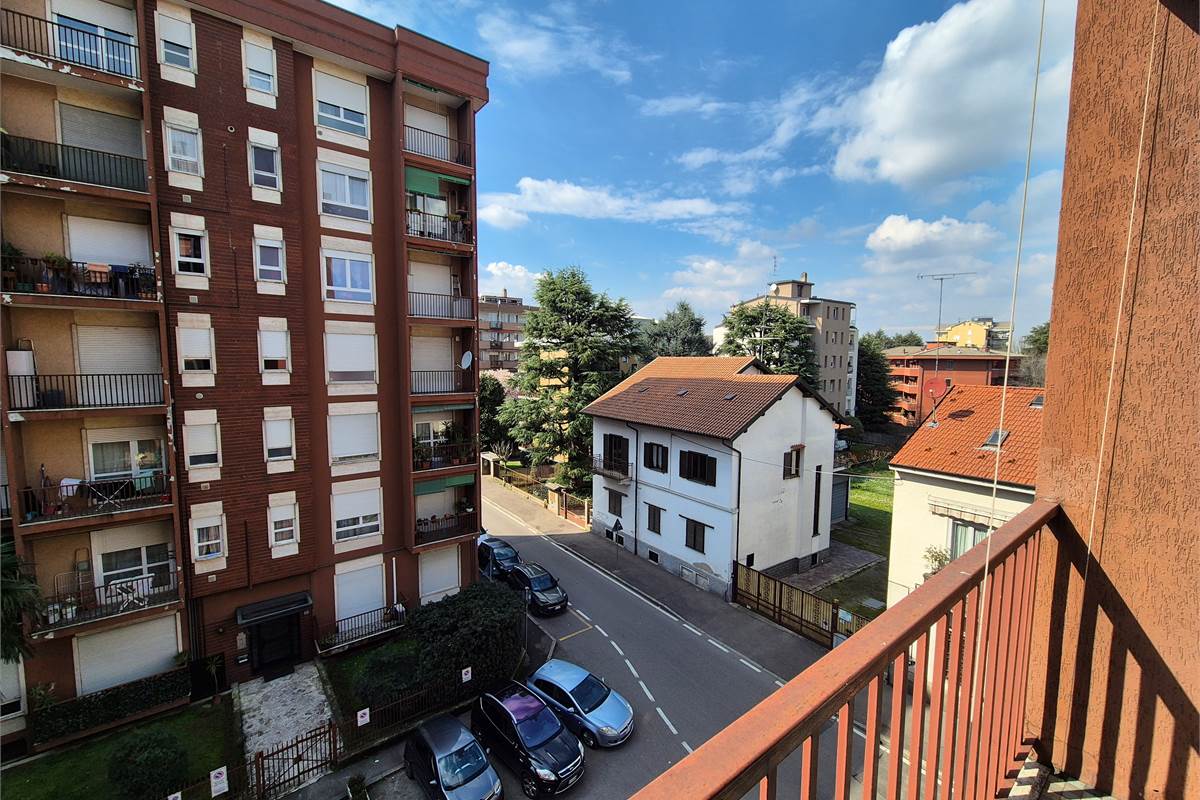 Appartamento Luminoso e Spazioso a Saronno