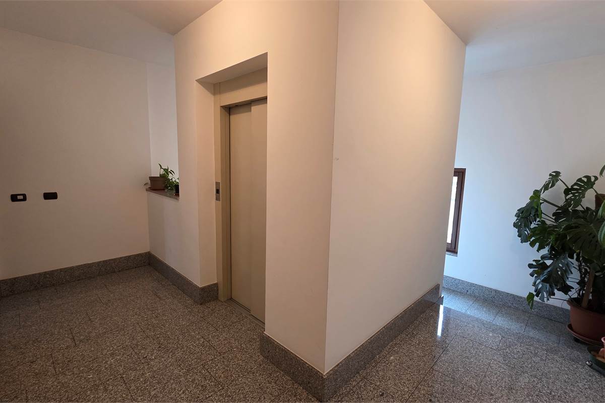 Bilocale a Gorla Minore con doppio box in larghezza!