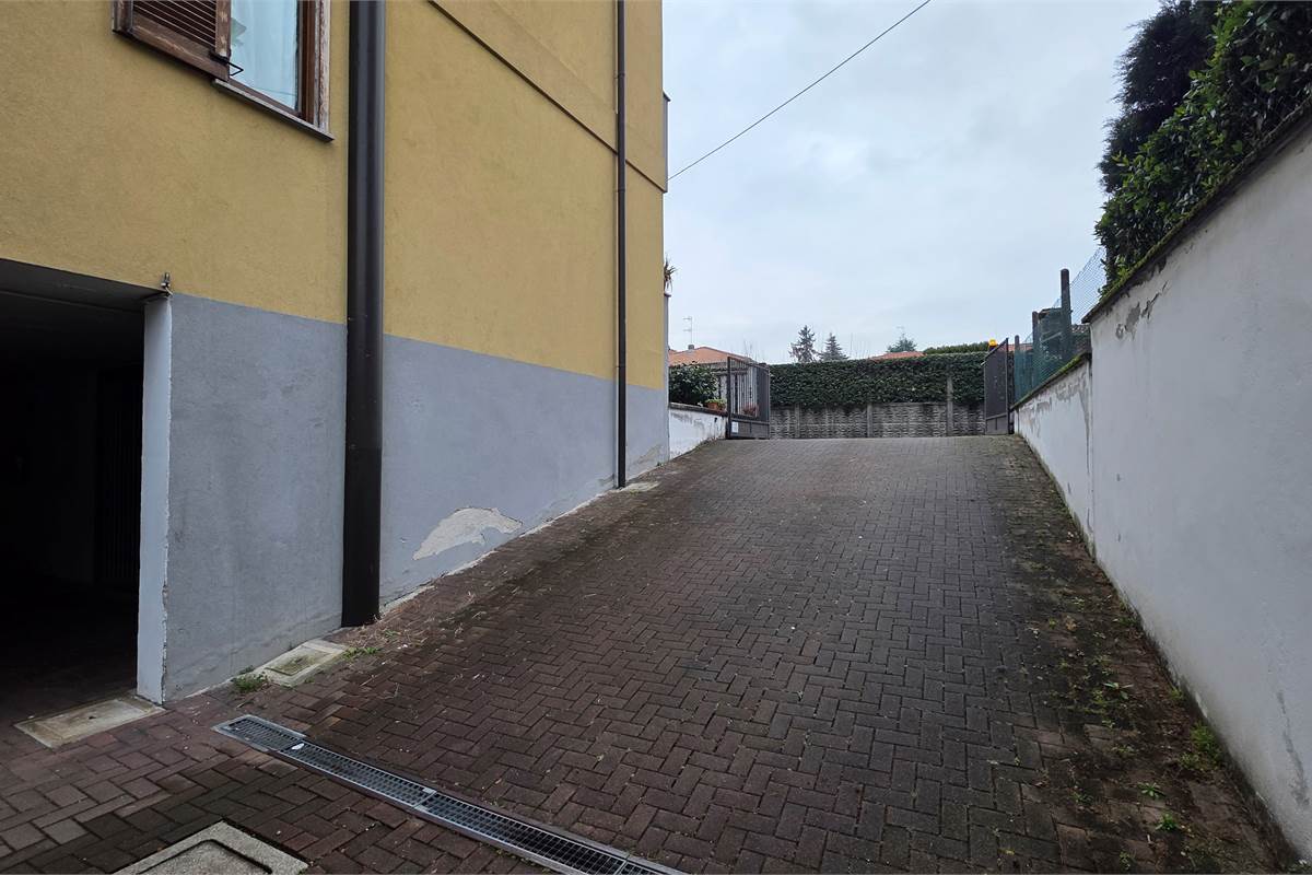 Bilocale a Gorla Minore con doppio box in larghezza!