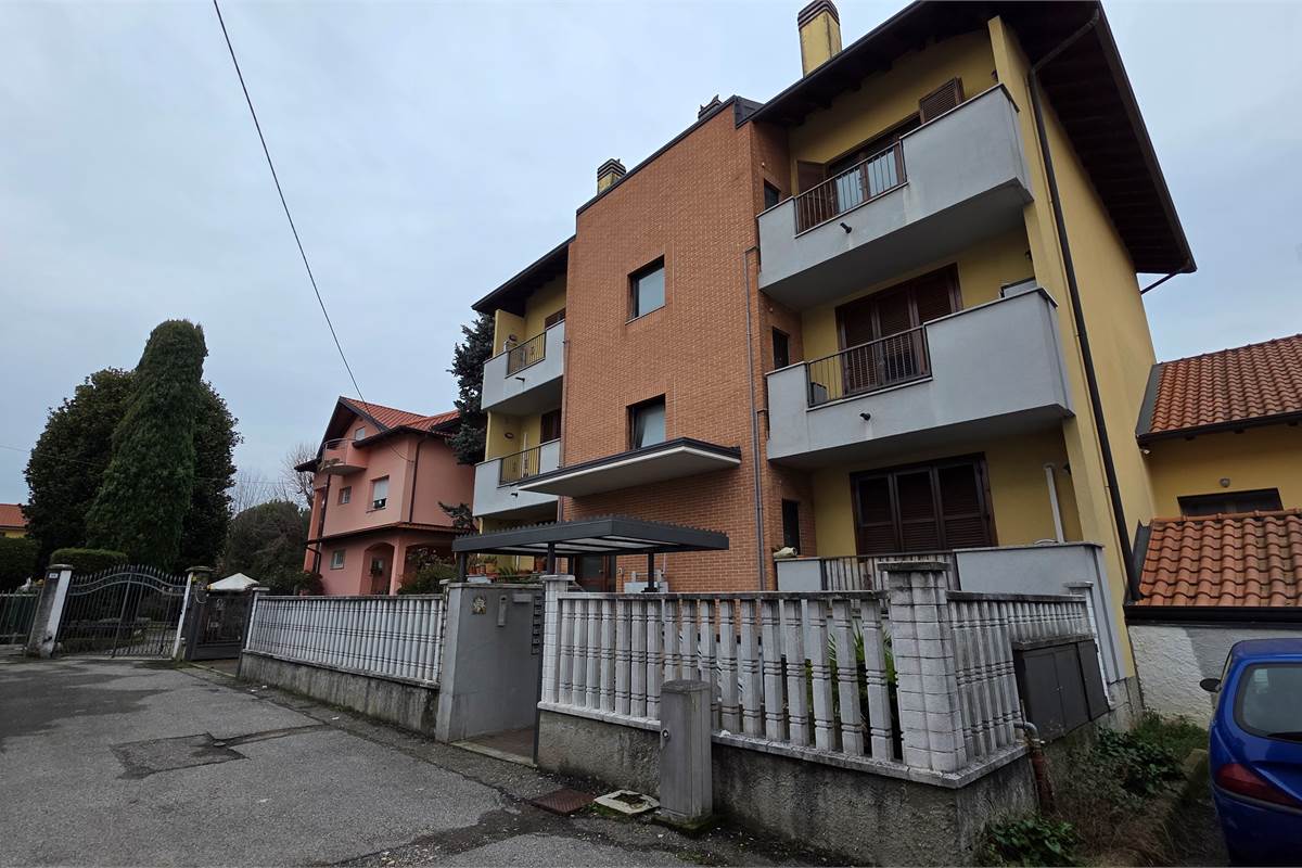 Bilocale a Gorla Minore con doppio box in larghezza!