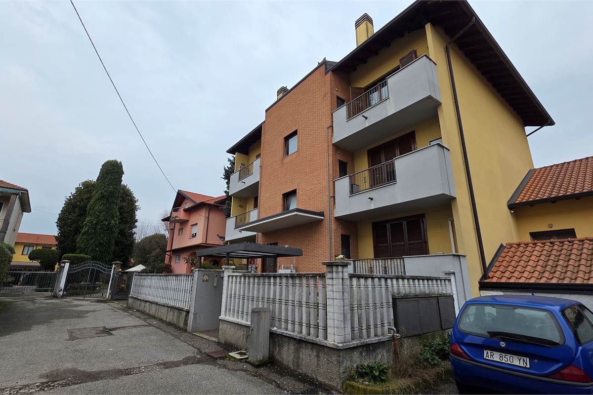 Bilocale a Gorla Minore con doppio box in larghezza!