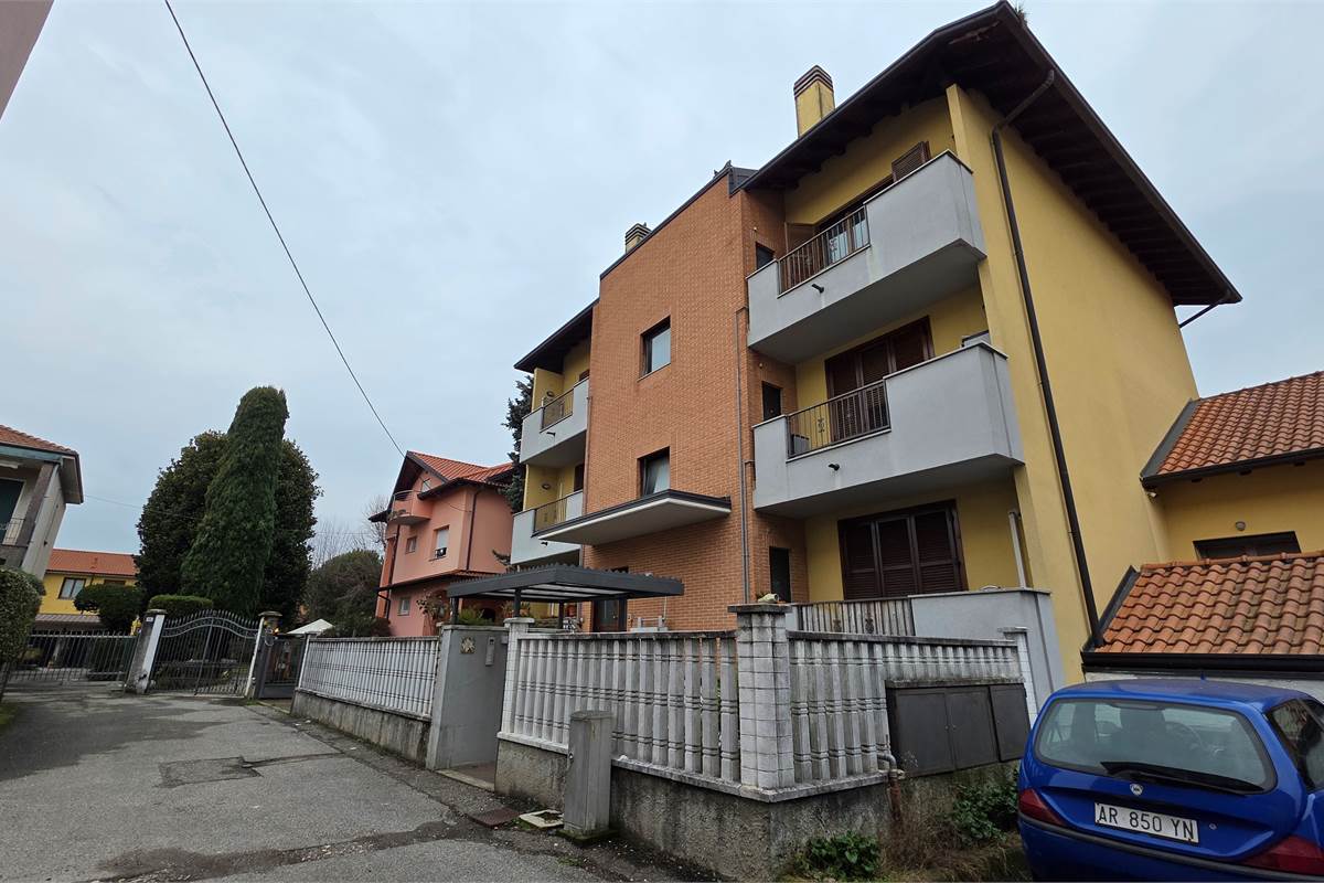 Bilocale a Gorla Minore con doppio box in larghezza!