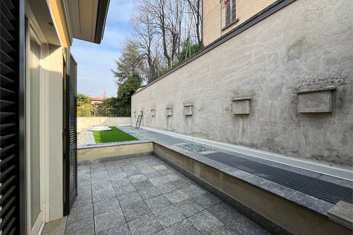 Ricercato ufficio Cantù centro storico