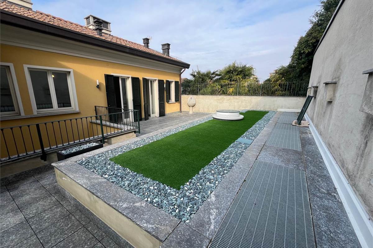 Ricercato ufficio Cantù centro storico