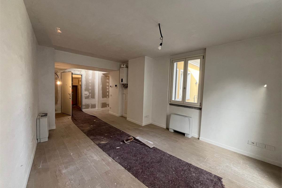 Ricercato ufficio Cantù centro storico