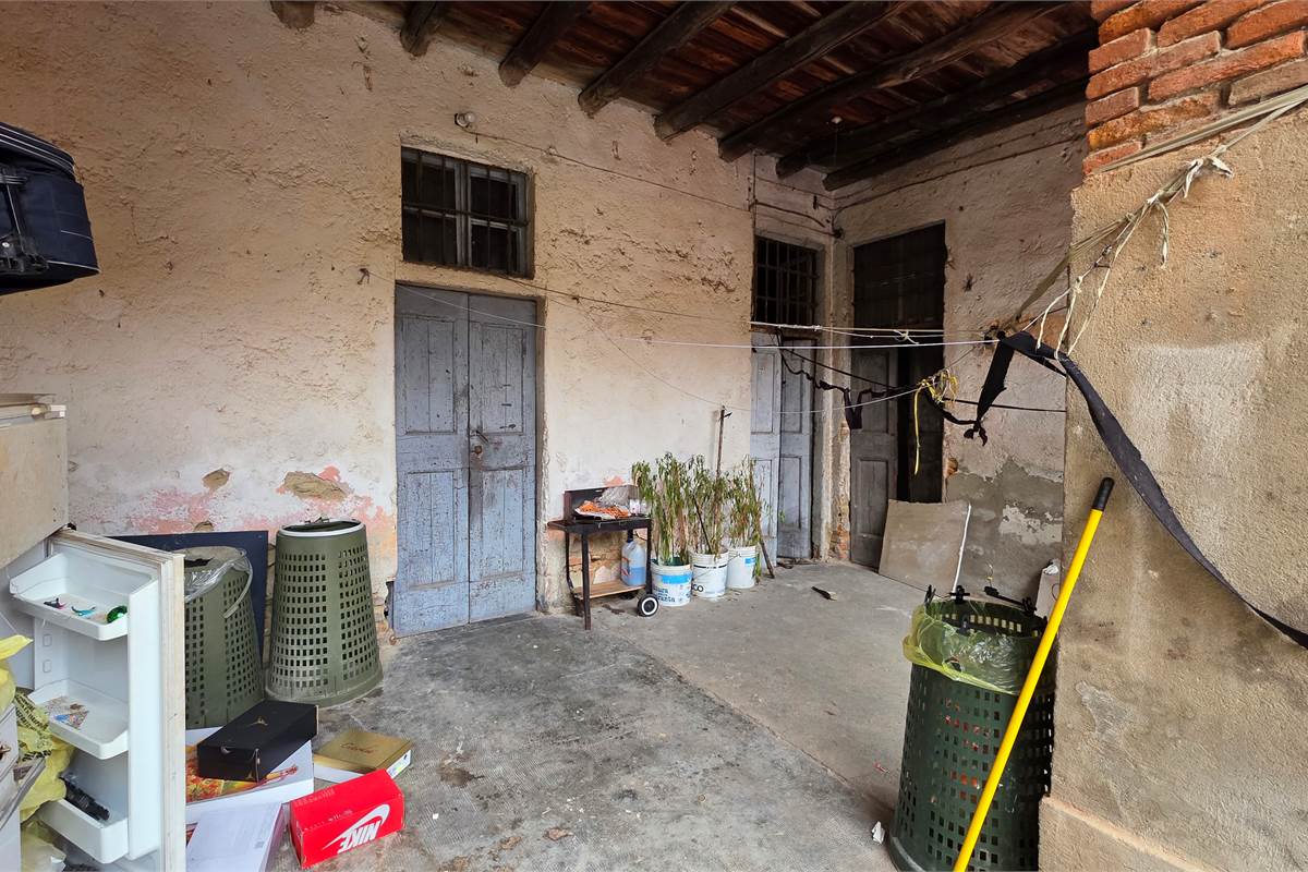 Rustico su tre livelli a Cirimido 