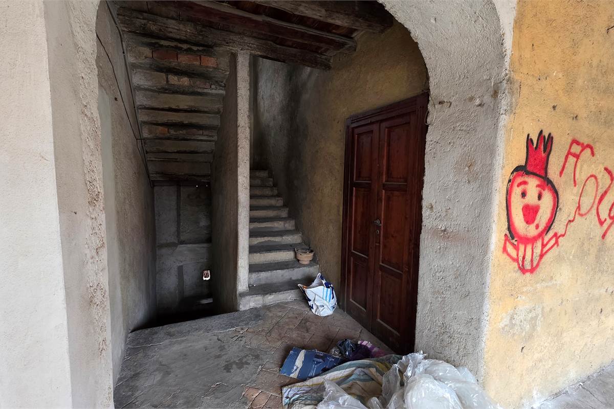 Rustico su tre livelli a Cirimido 