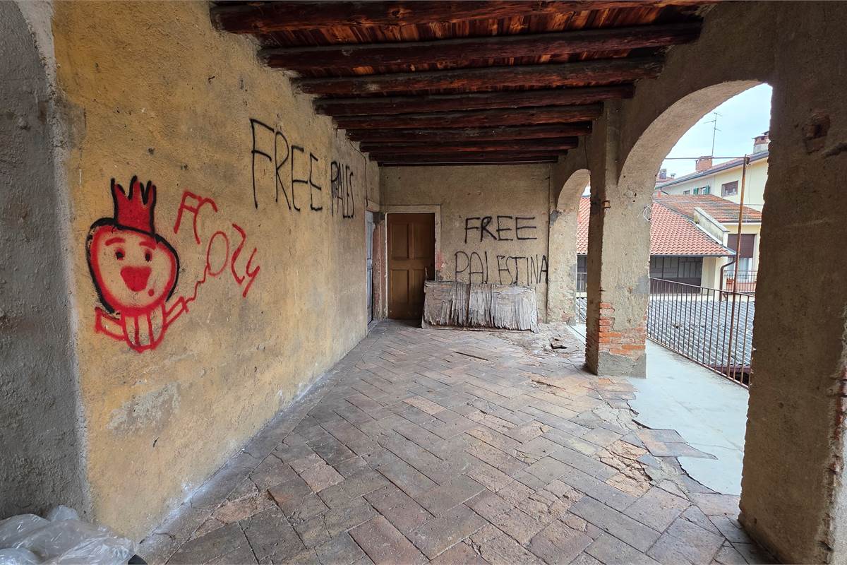 Rustico su tre livelli a Cirimido 