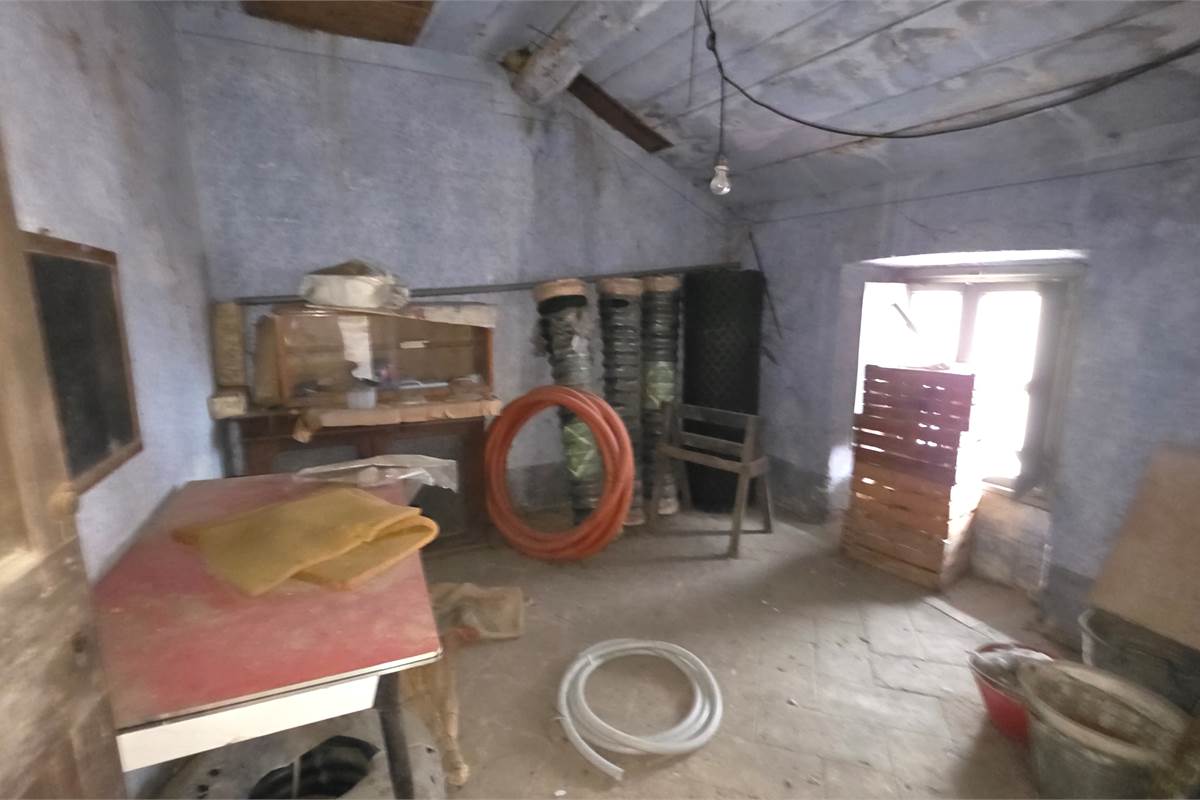 Rustico su tre livelli a Cirimido 