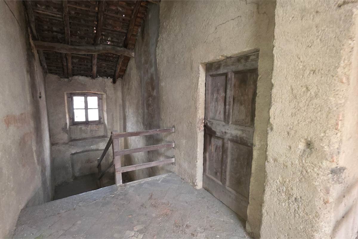Rustico su tre livelli a Cirimido 