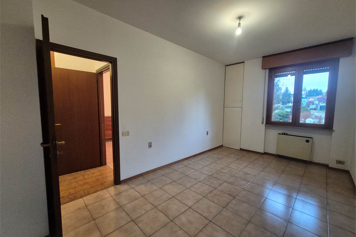 Trilocale con balcone, autorimessa e cantina a Villa Guardia